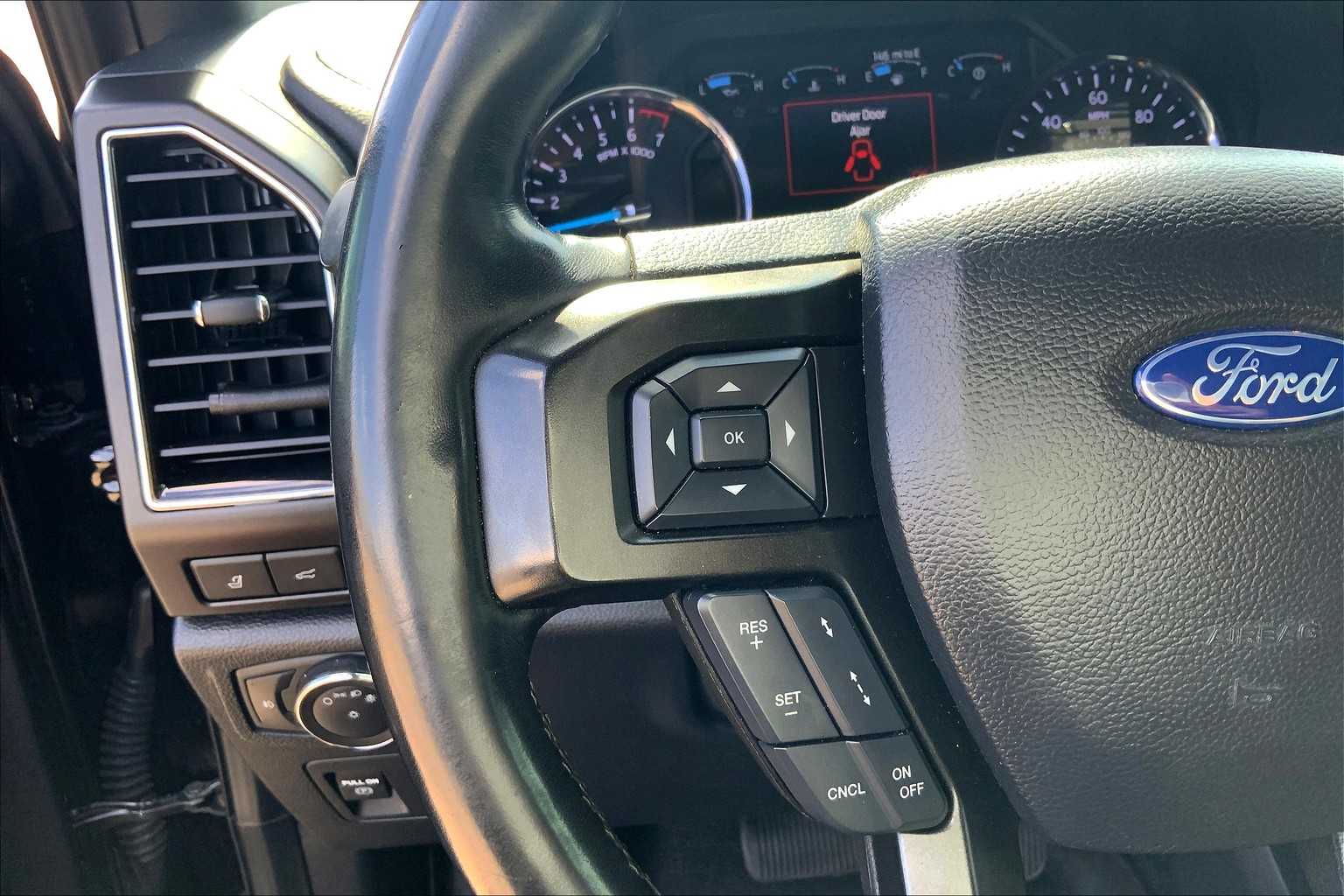 2020 Ford Expedition Limited photo 23
