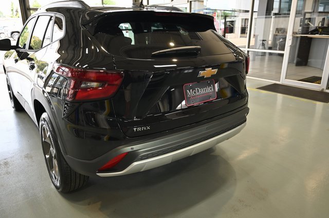 2025 Chevrolet Trax LT photo 4