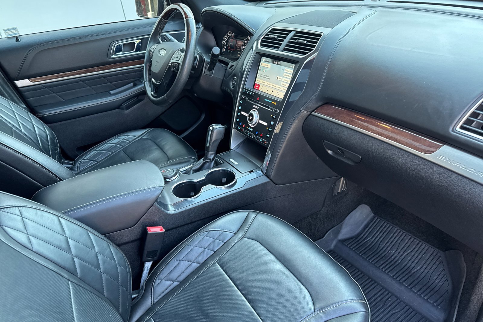 2017 Ford Explorer Platinum photo 16