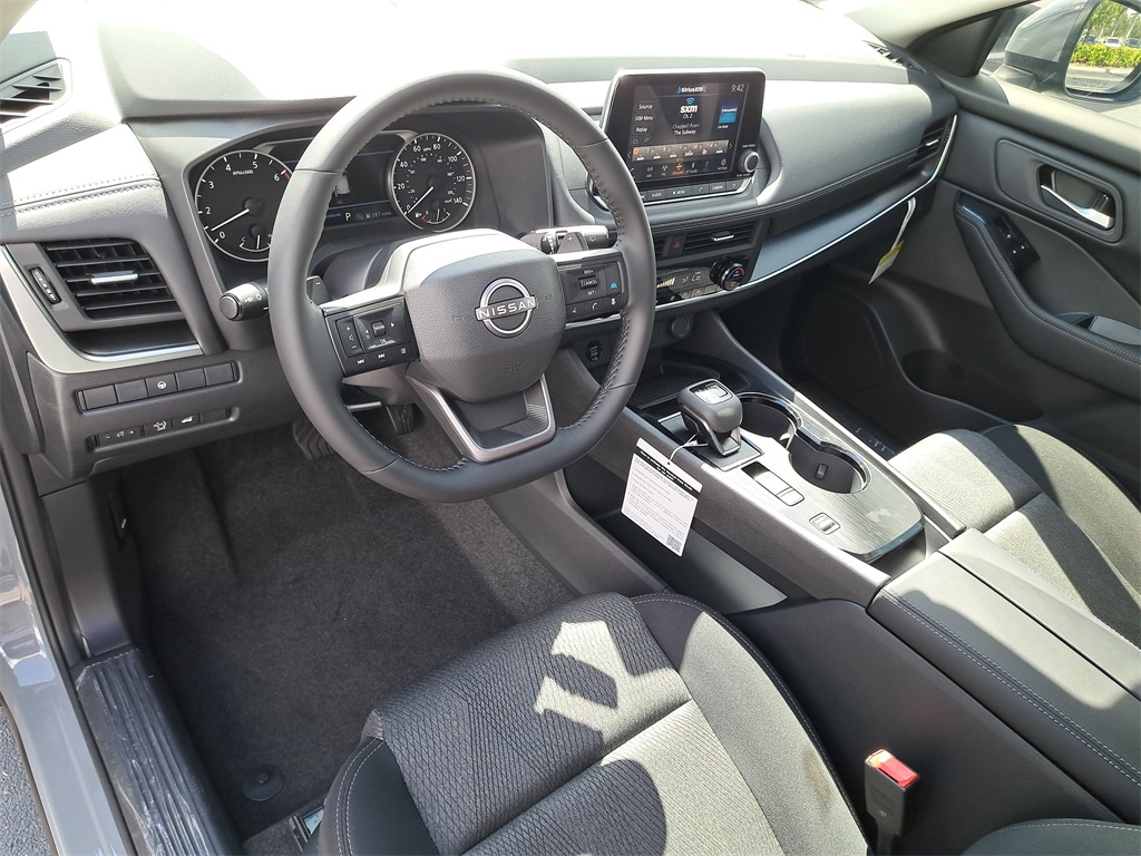 2026 Nissan Rogue SV photo 18