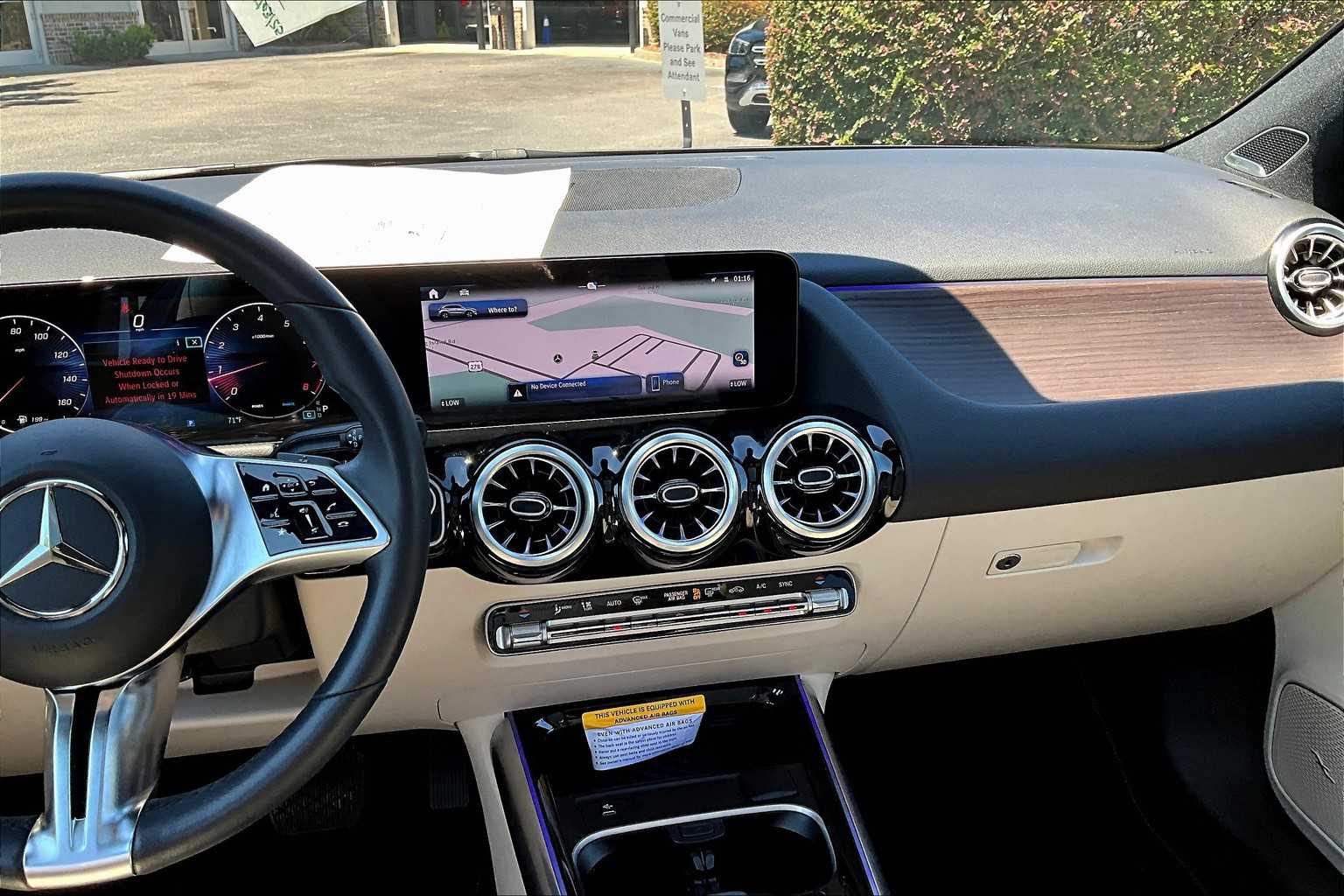 2025 Mercedes Benz GLA 250 photo 5