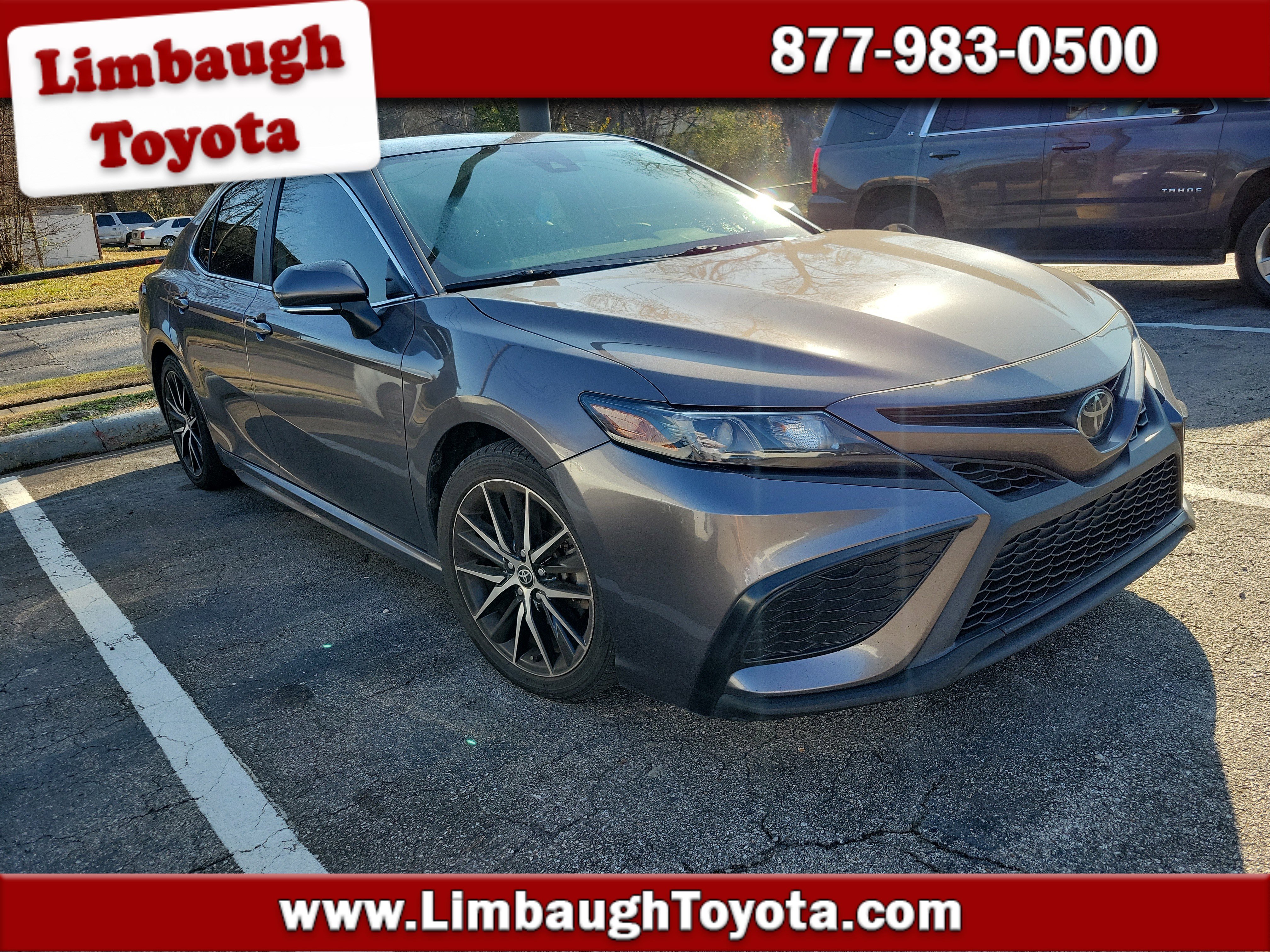 2022 Toyota Camry SE's photo