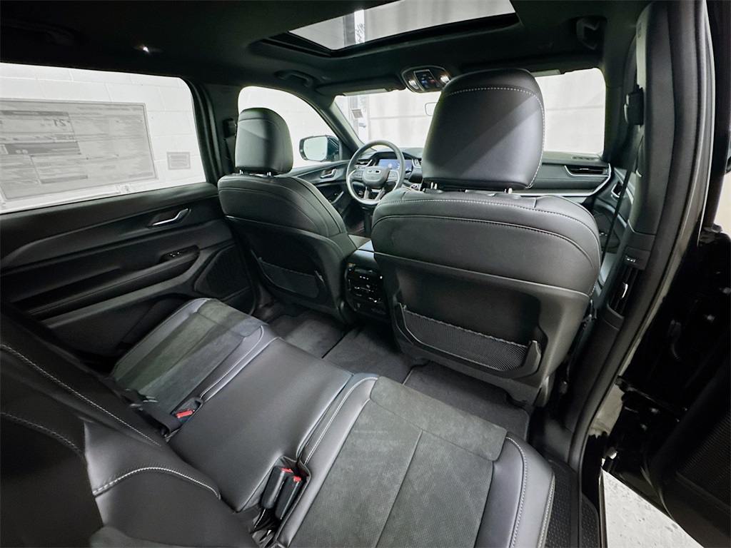 2025 Jeep Grand Cherokee Altitude X photo 31
