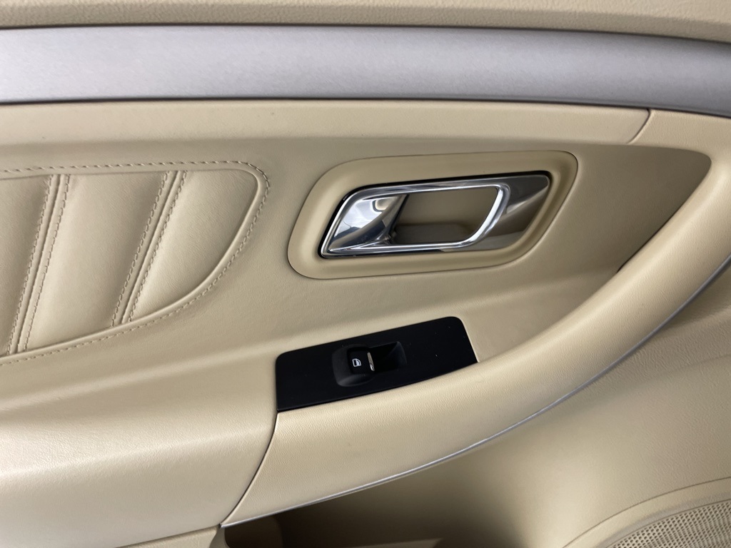 2018 Ford Taurus SE photo 31