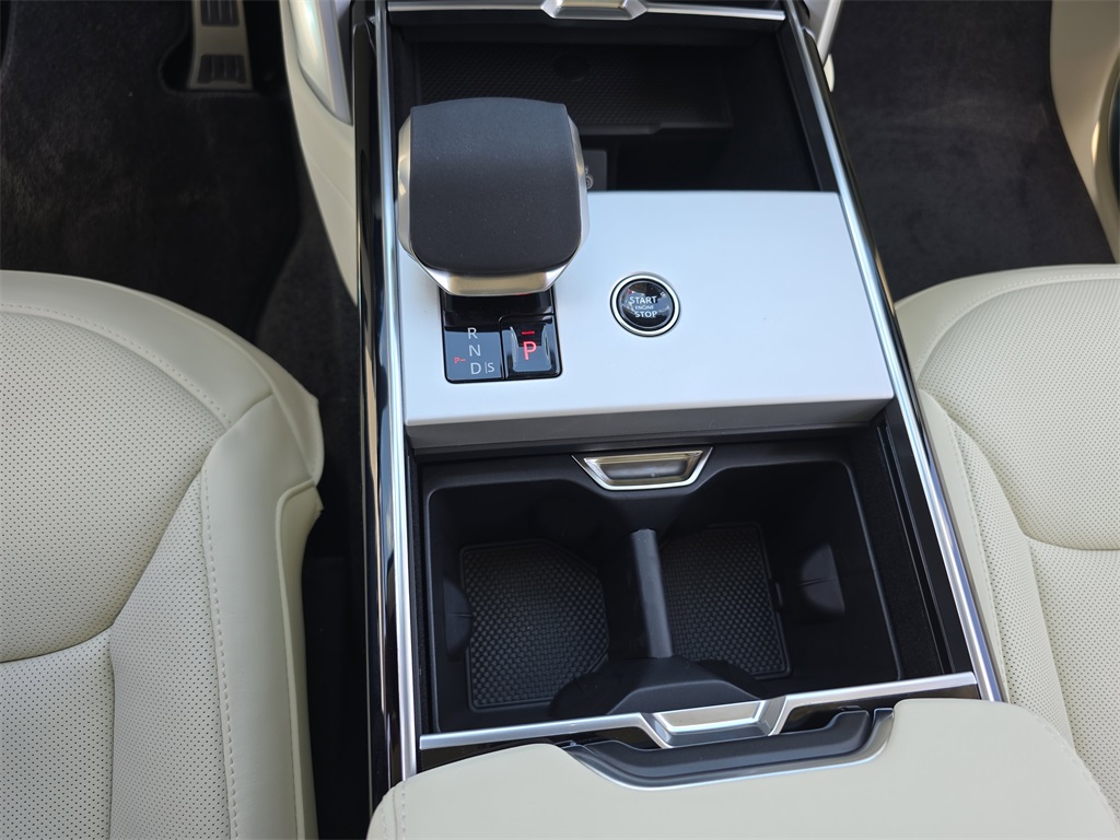 2025 Land Rover Range Rover SE photo 23
