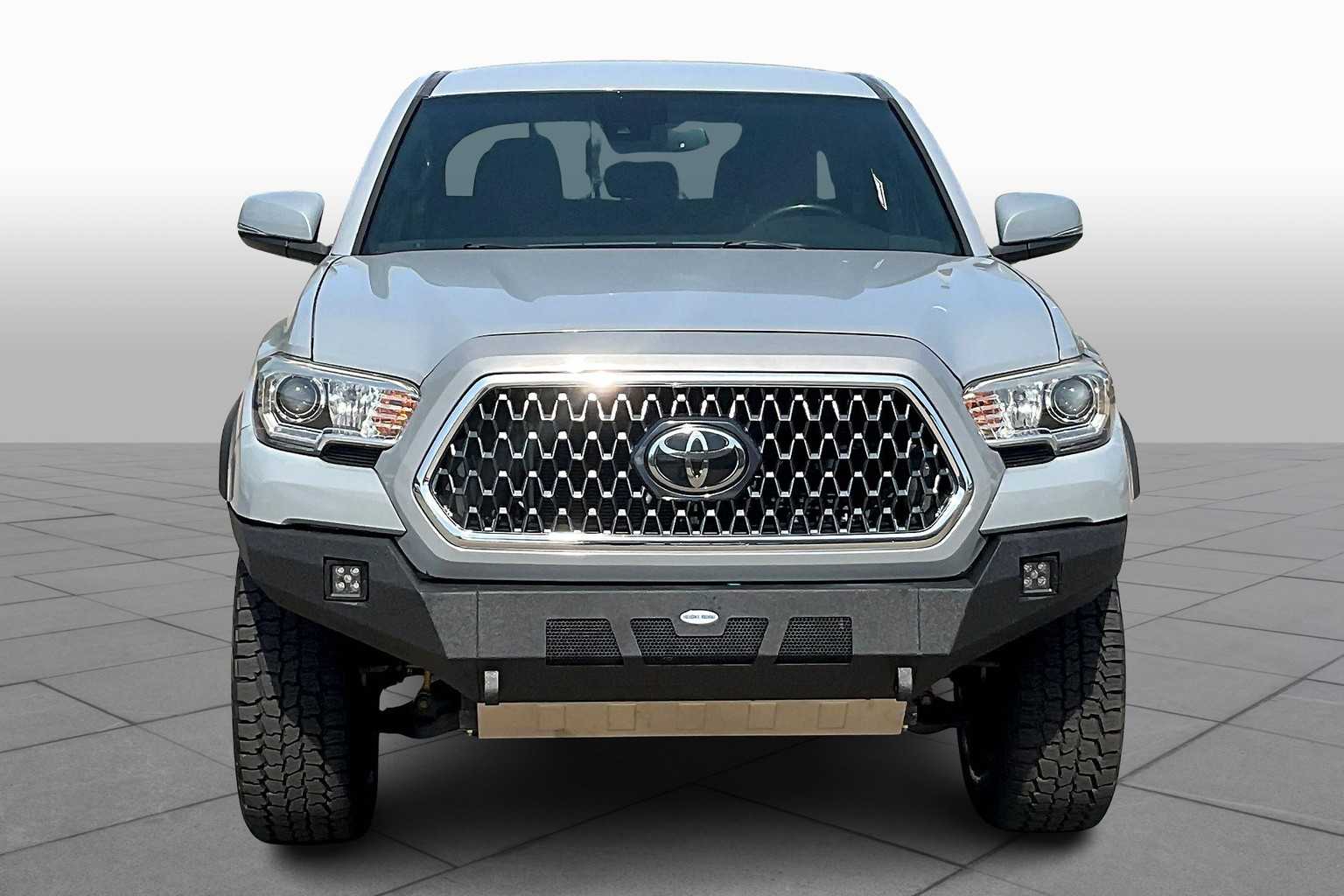 2019 Toyota Tacoma TRD photo 3