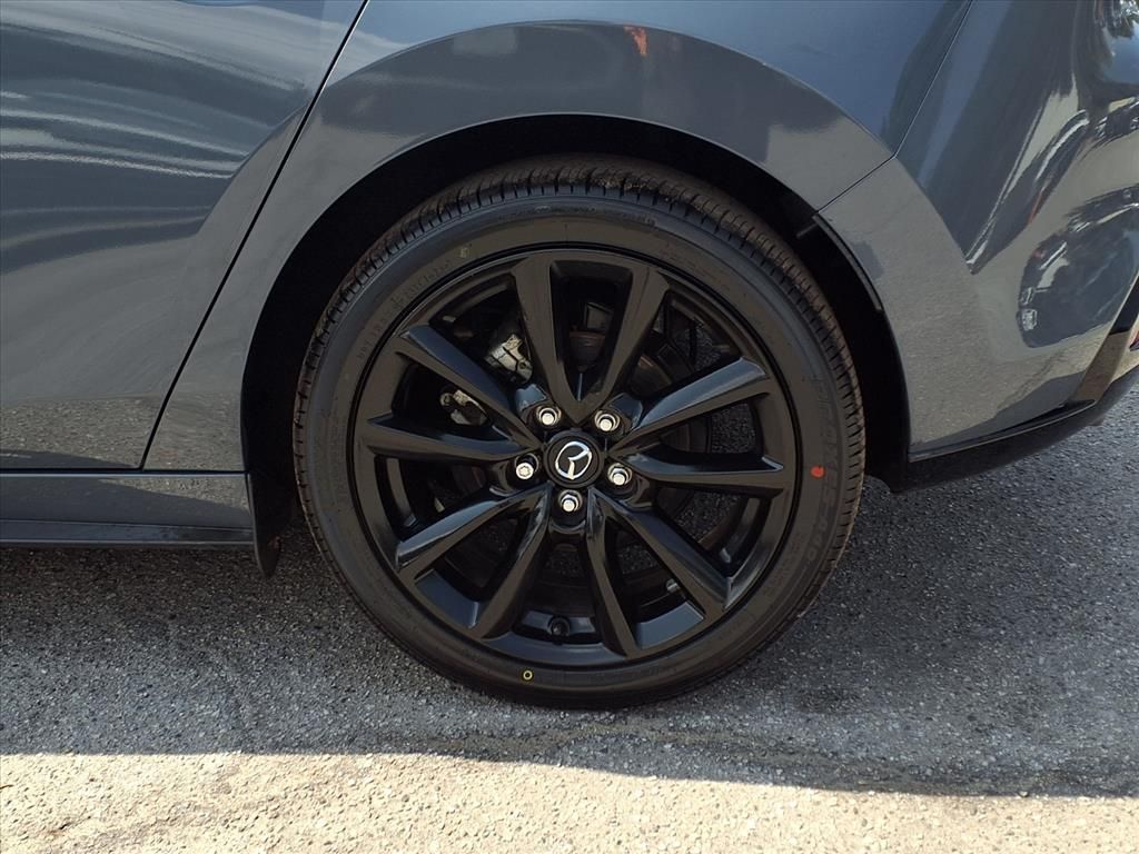 2022 Mazda Mazda3 Hatchback Premium photo 4