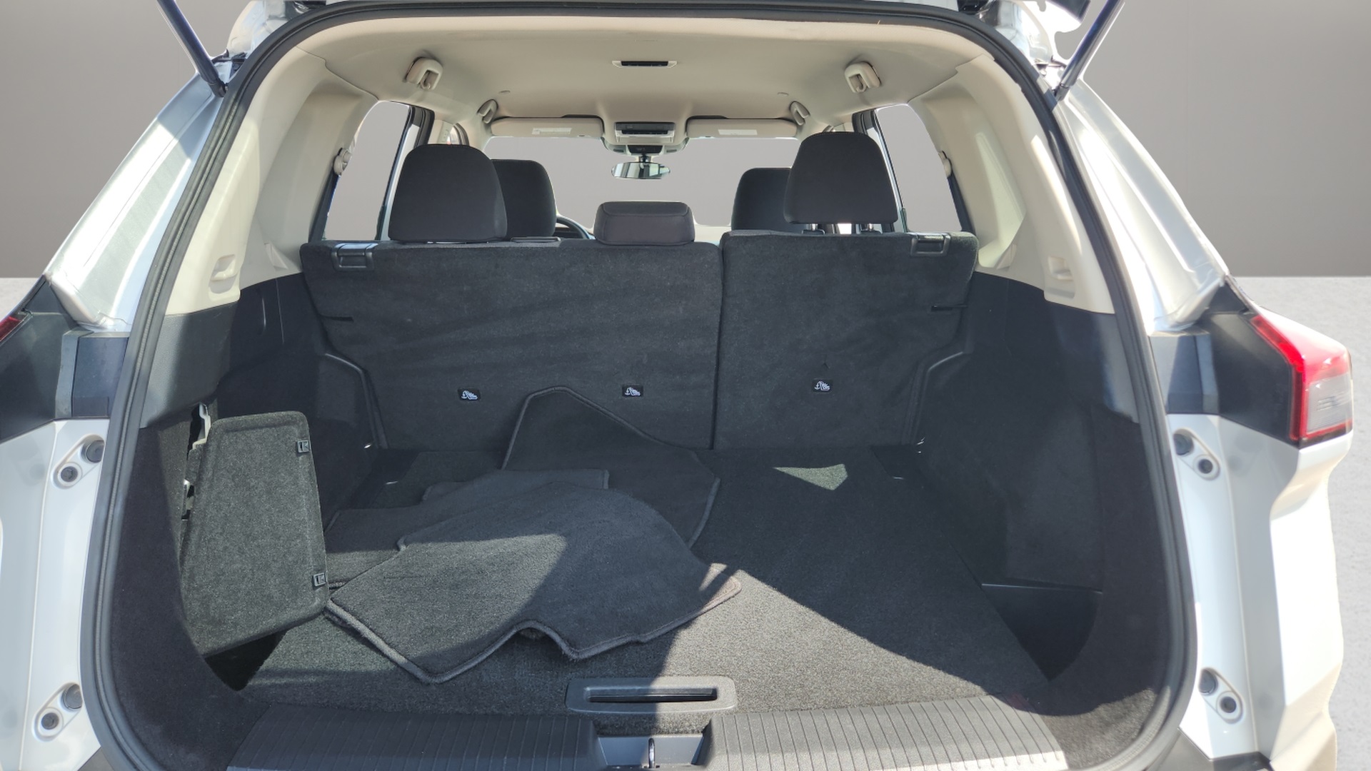 2023 Nissan Rogue SV photo 22