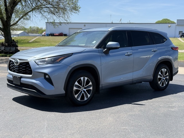 2022 Toyota Highlander XLE photo 3