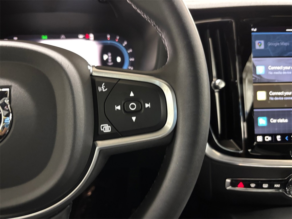 2023 Volvo S60 B5 Plus Black Edition photo 27