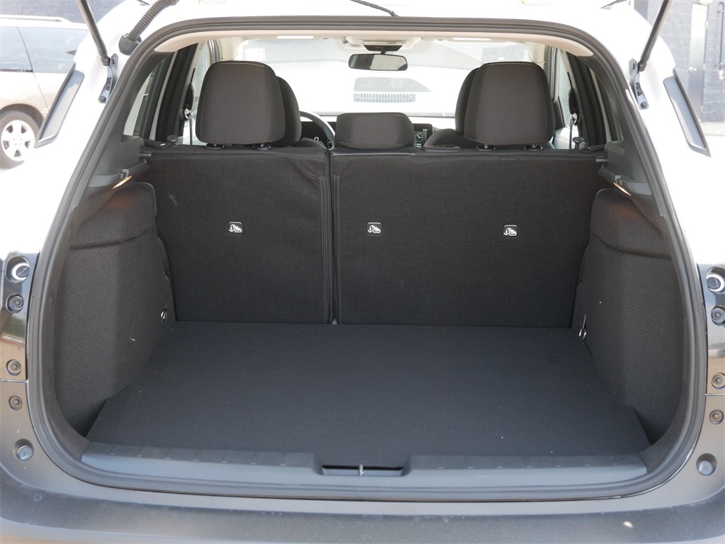 2025 Nissan Kicks SV photo 3