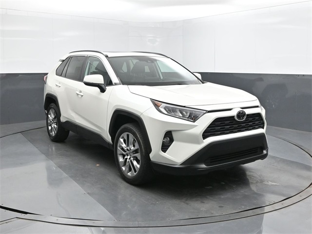 2021 Toyota RAV4 XLE Premium photo 17