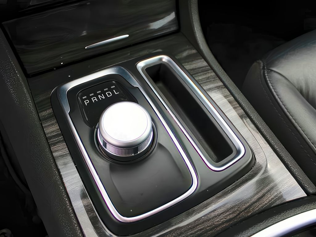2022 Chrysler 300 Touring L photo 11
