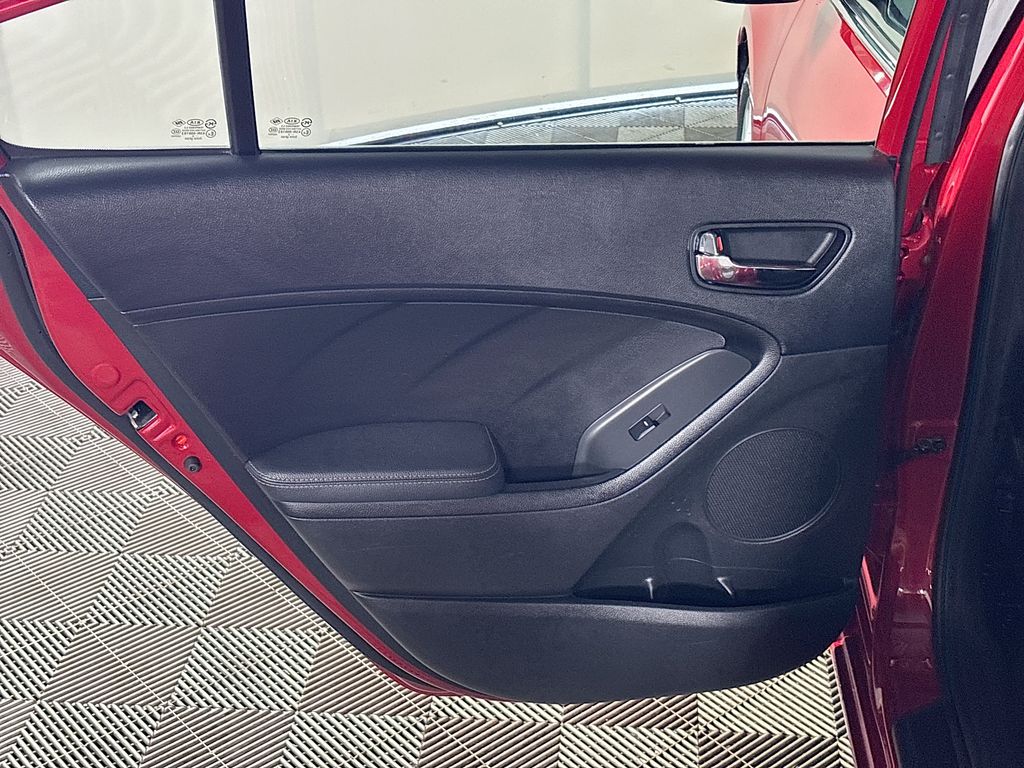 2017 Kia Forte S photo 18