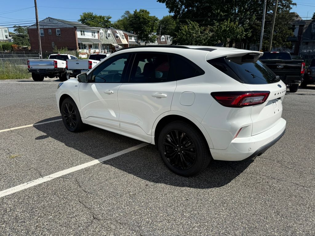 2023 Ford Escape ST-Line Elite photo 4