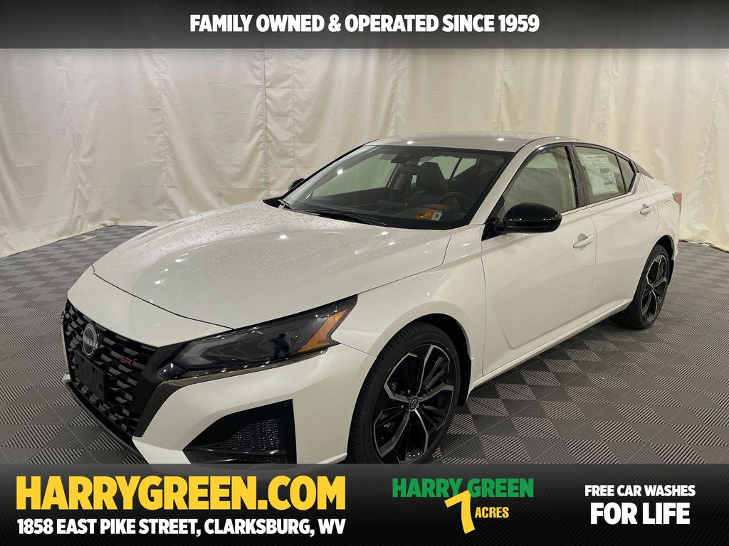 2025 Nissan Altima SR's photo