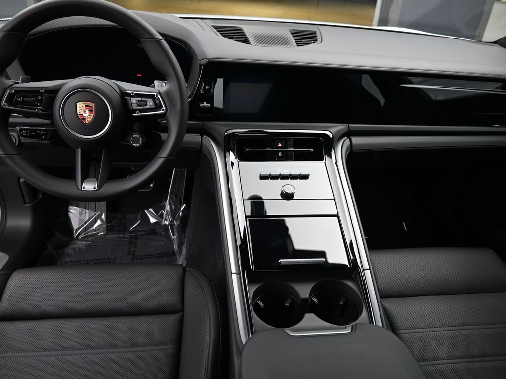 2025 Porsche Panamera 4 photo 5
