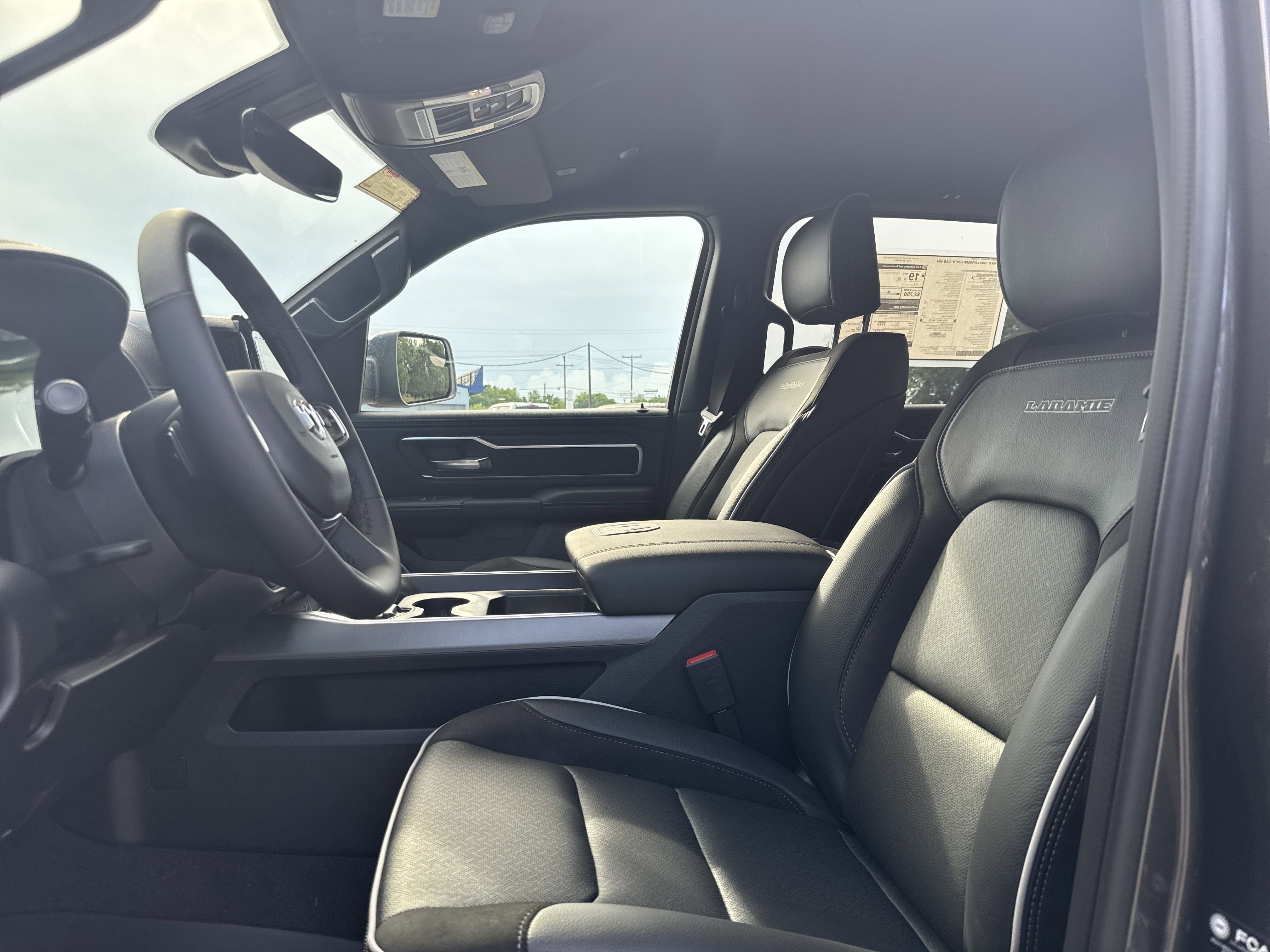 2025 Ram 1500 Laramie photo 7