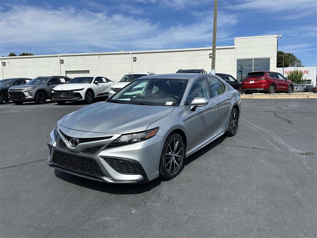 2023 Toyota Camry SE photo 3