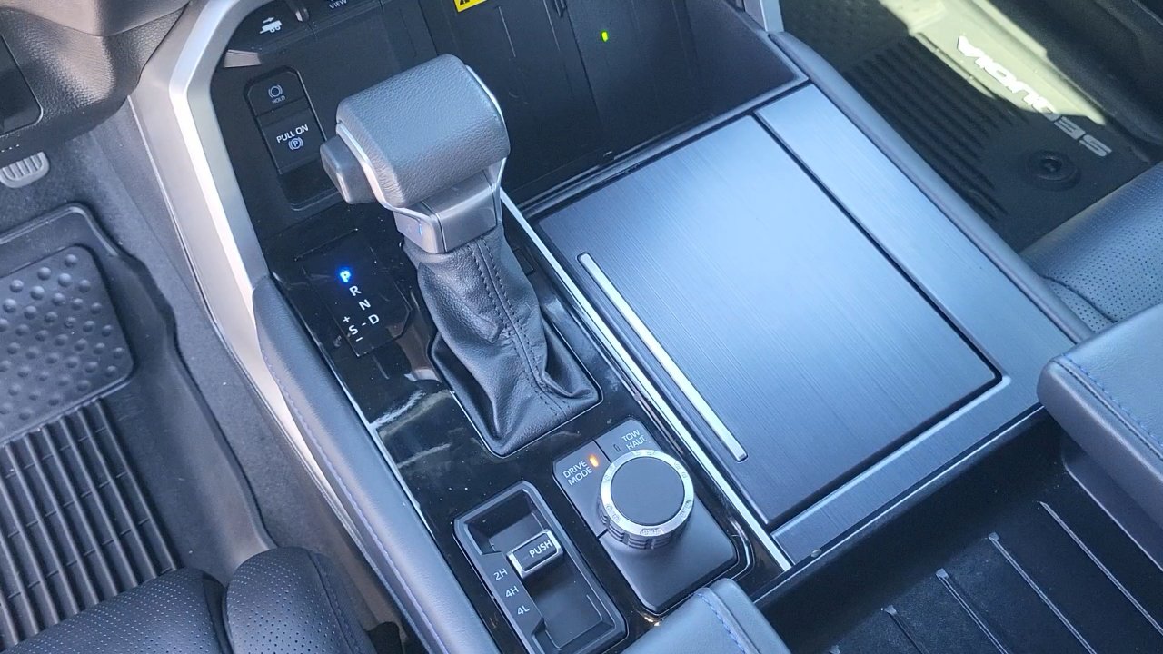 2023 Toyota Sequoia Platinum photo 17