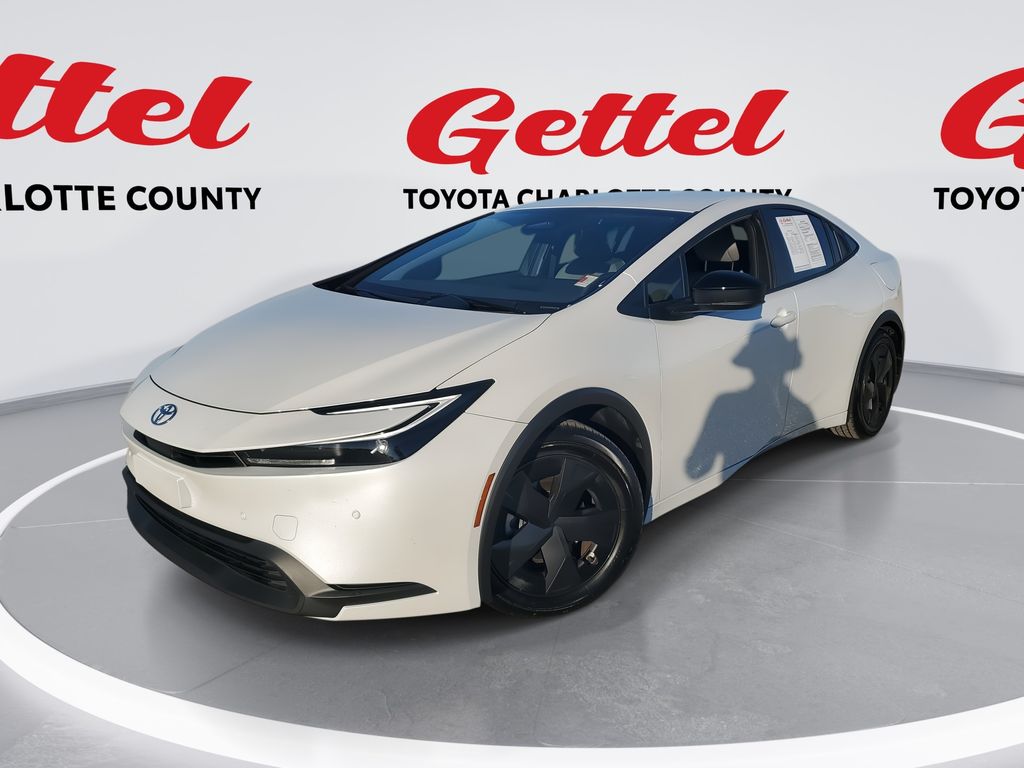 2025 Toyota Prius LE's photo