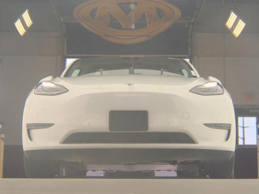 2021 Tesla Model Y Long Range photo 2