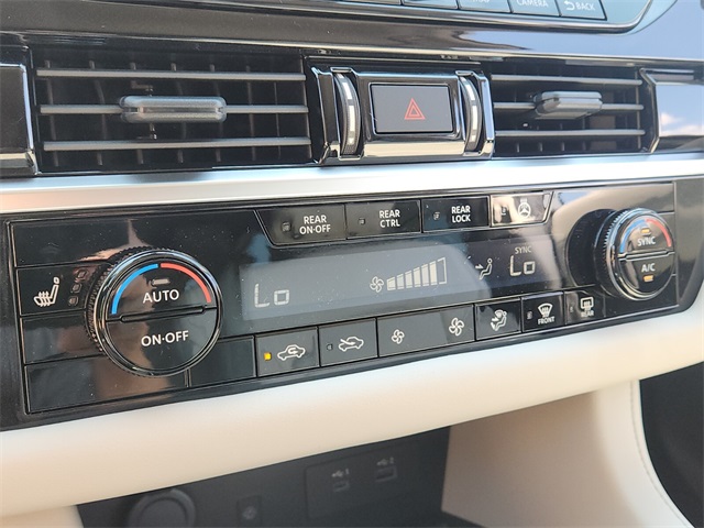 2025 Nissan Pathfinder SL photo 11