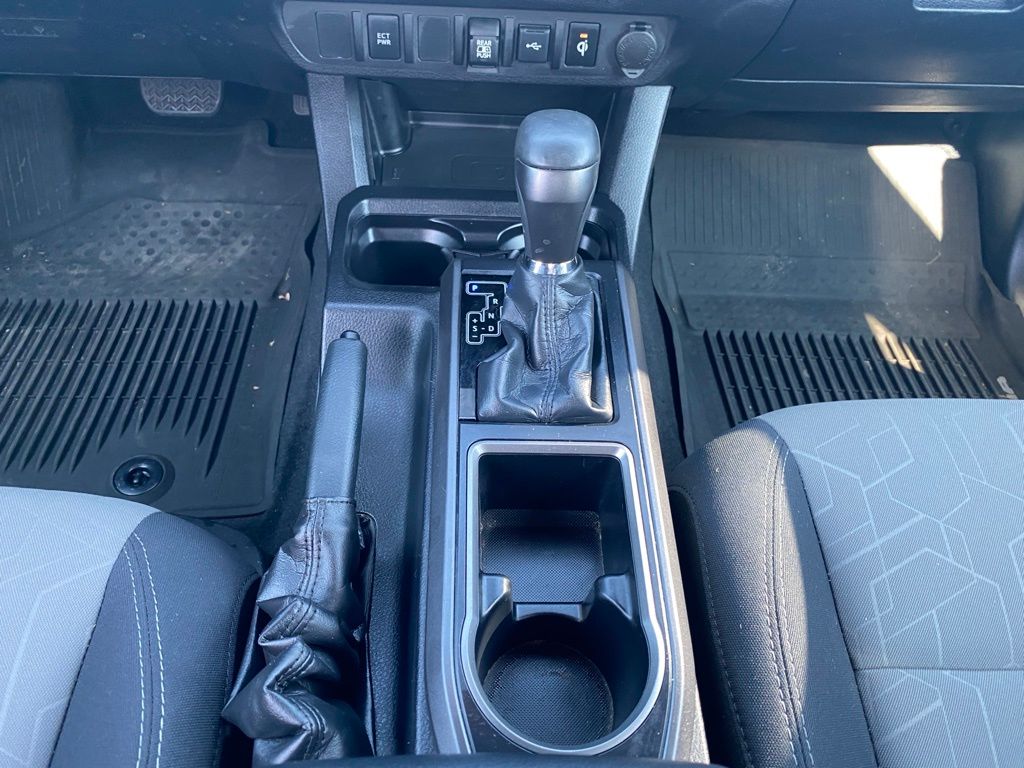 2020 Toyota Tacoma SR5 photo 20