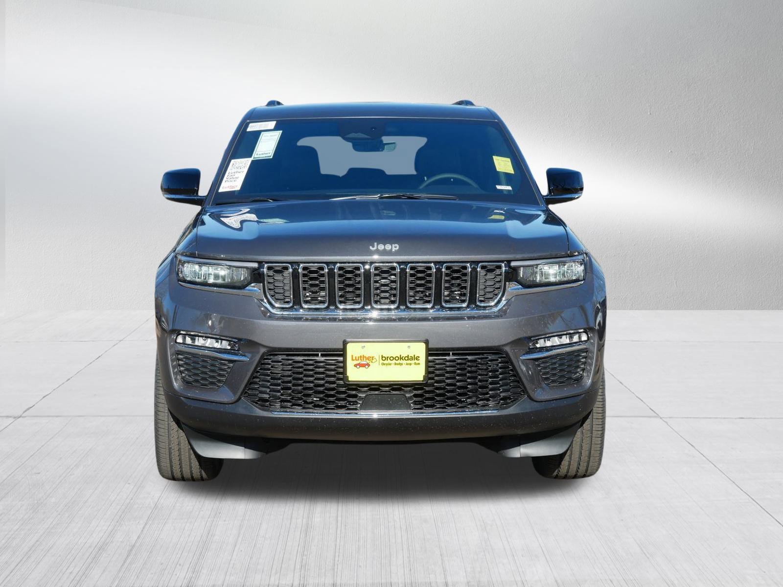 2025 Jeep Grand Cherokee Limited photo 2