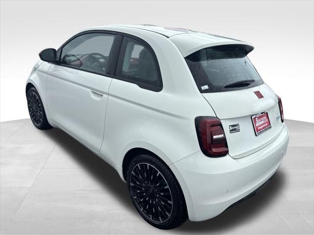 2024 Fiat 500e Red photo 2