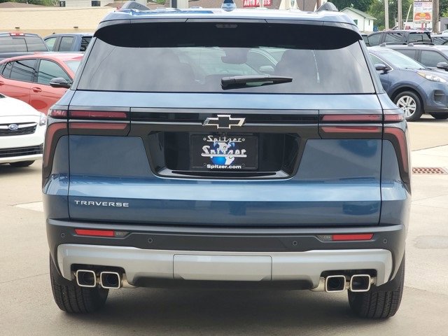 2026 Chevrolet Traverse photo 4