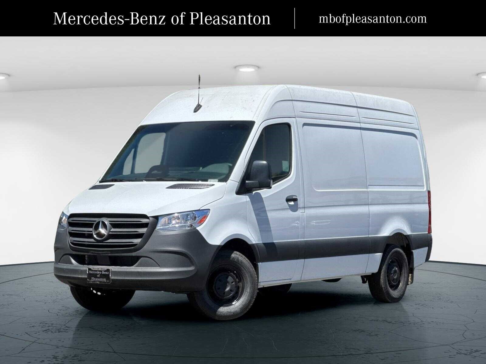 2025 Mercedes-Benz Sprinter Cargo Van Base's photo