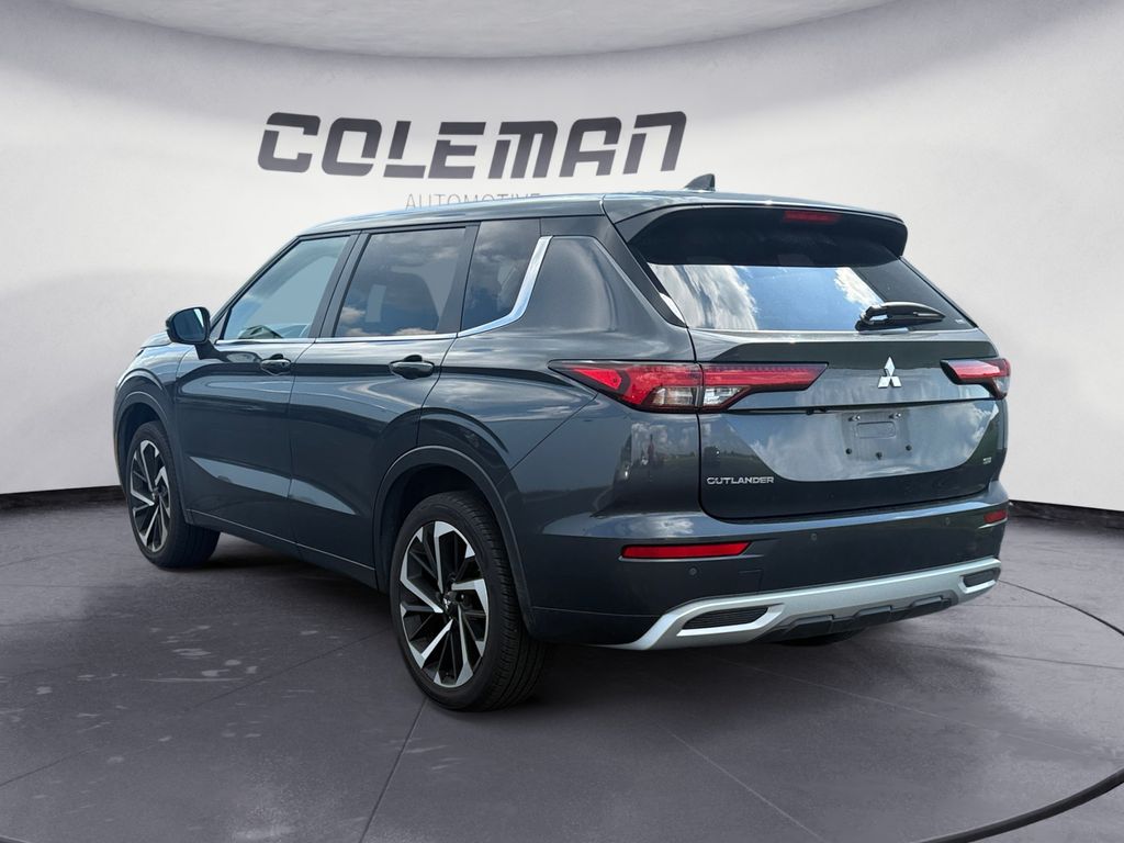 2024 Mitsubishi Outlander SE photo 2