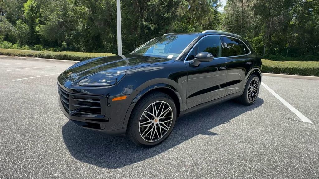 2025 Porsche Cayenne Base photo 4