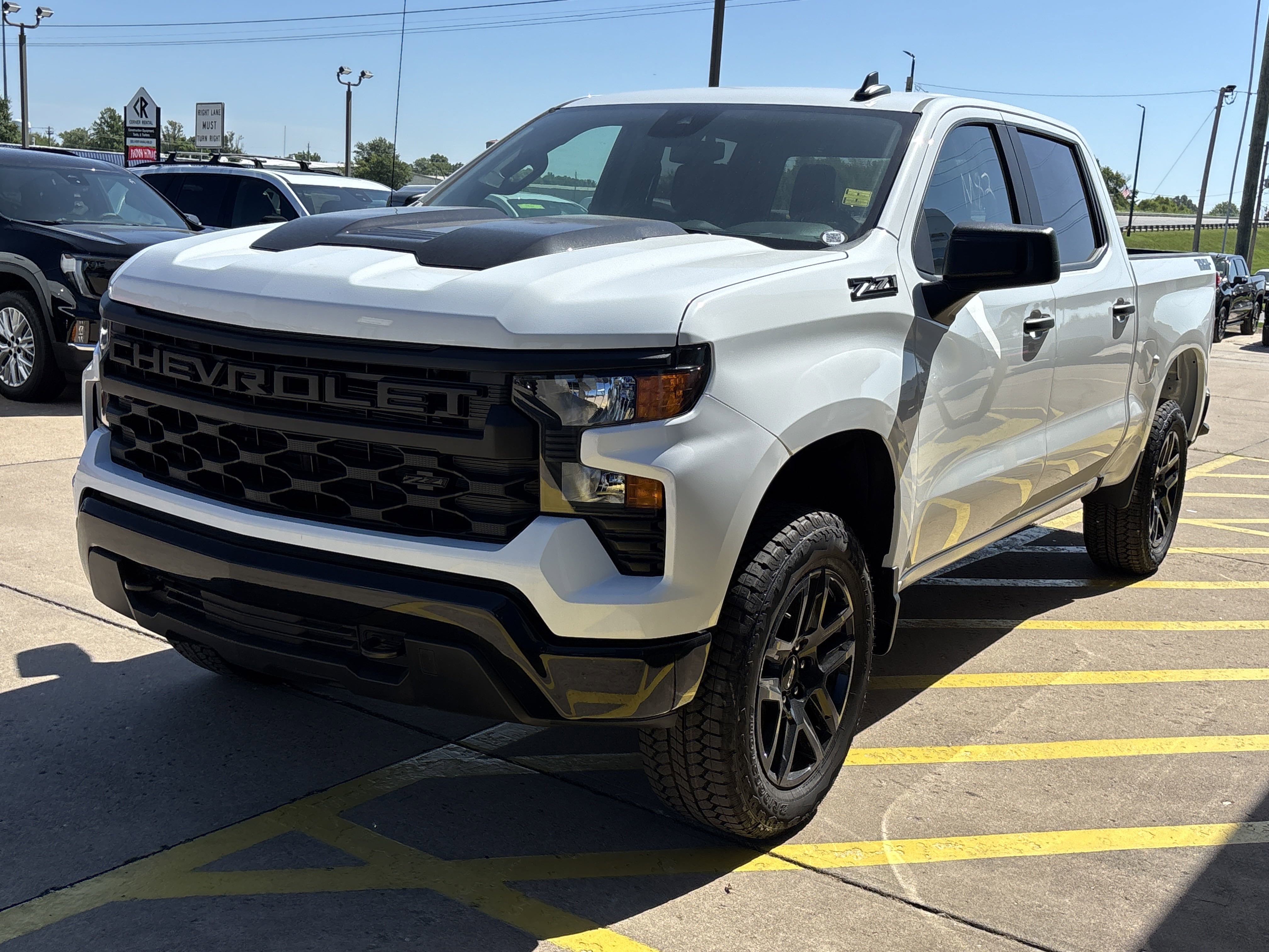 2025 Chevrolet Silverado 1500 Custom Trail Boss photo 4