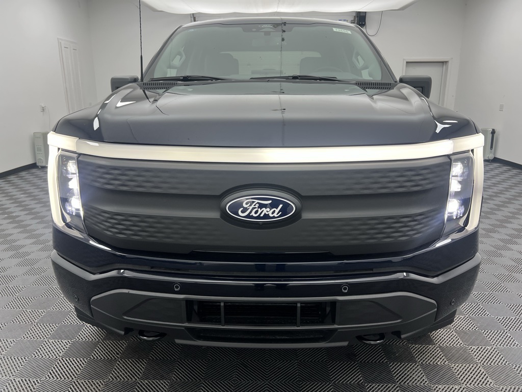 2025 Ford F-150 Lightning photo 9