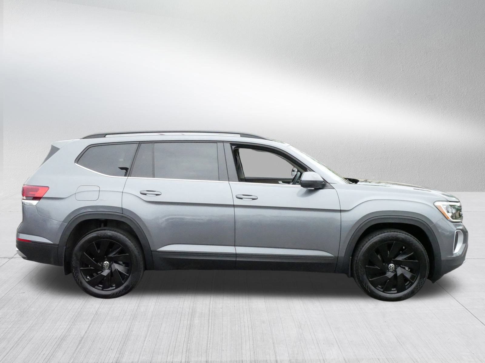 2024 Volkswagen Atlas SE Technology photo 8