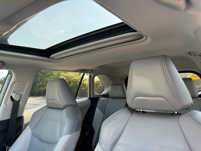 2020 Toyota RAV4 XLE Premium photo 18