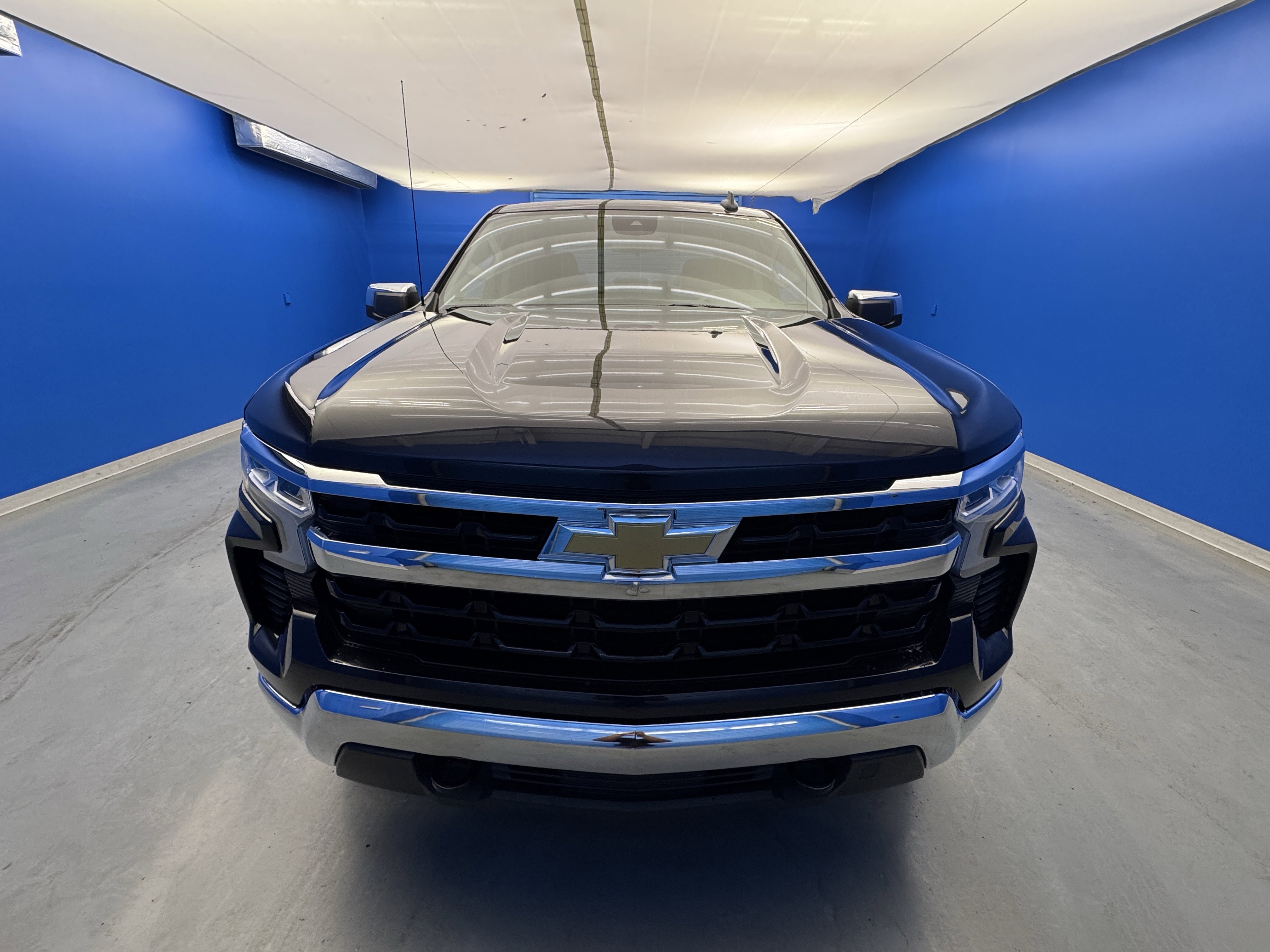 2023 Chevrolet Silverado 1500 LT photo 2