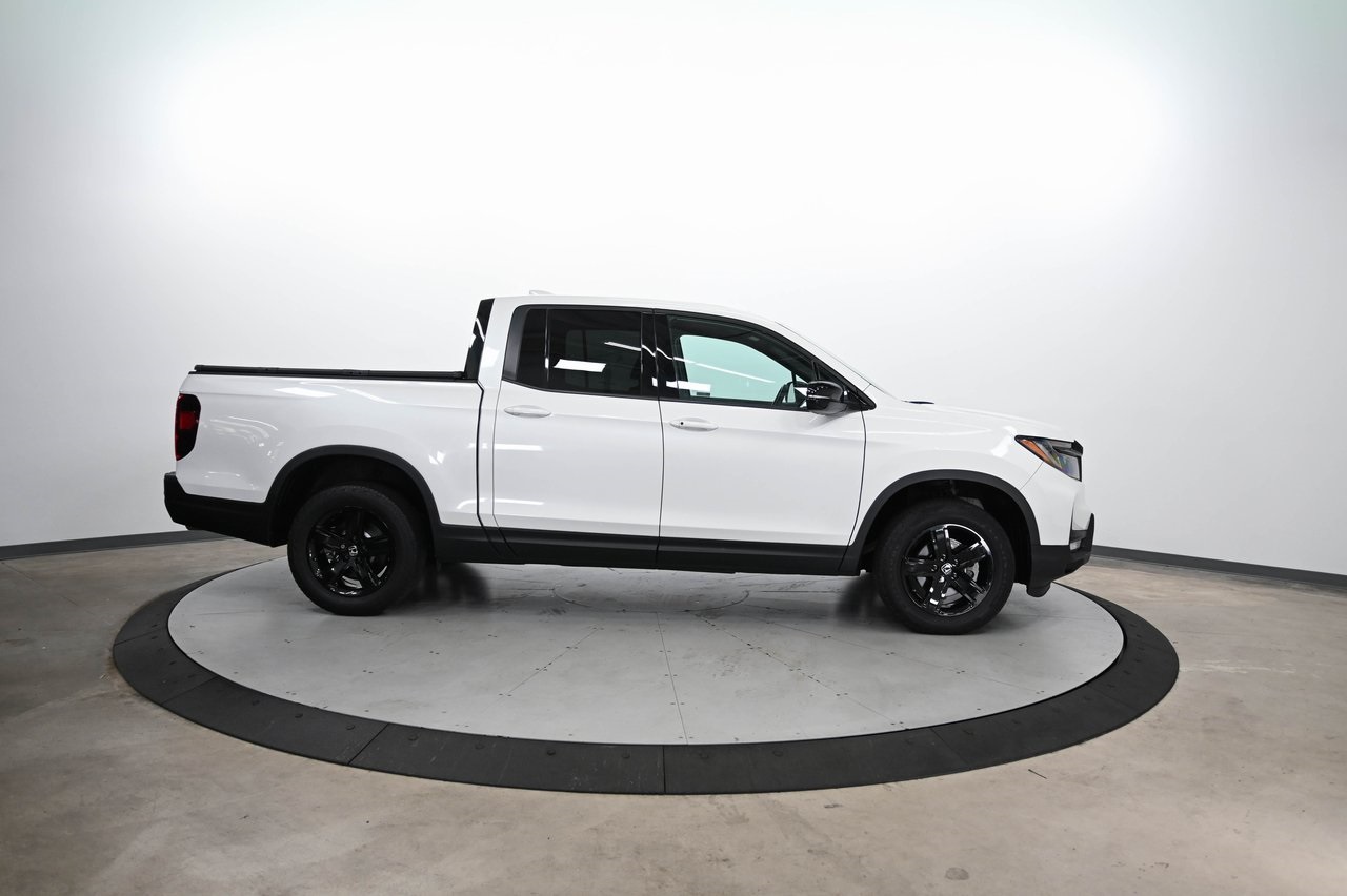 2023 Honda Ridgeline Black Edition photo 4
