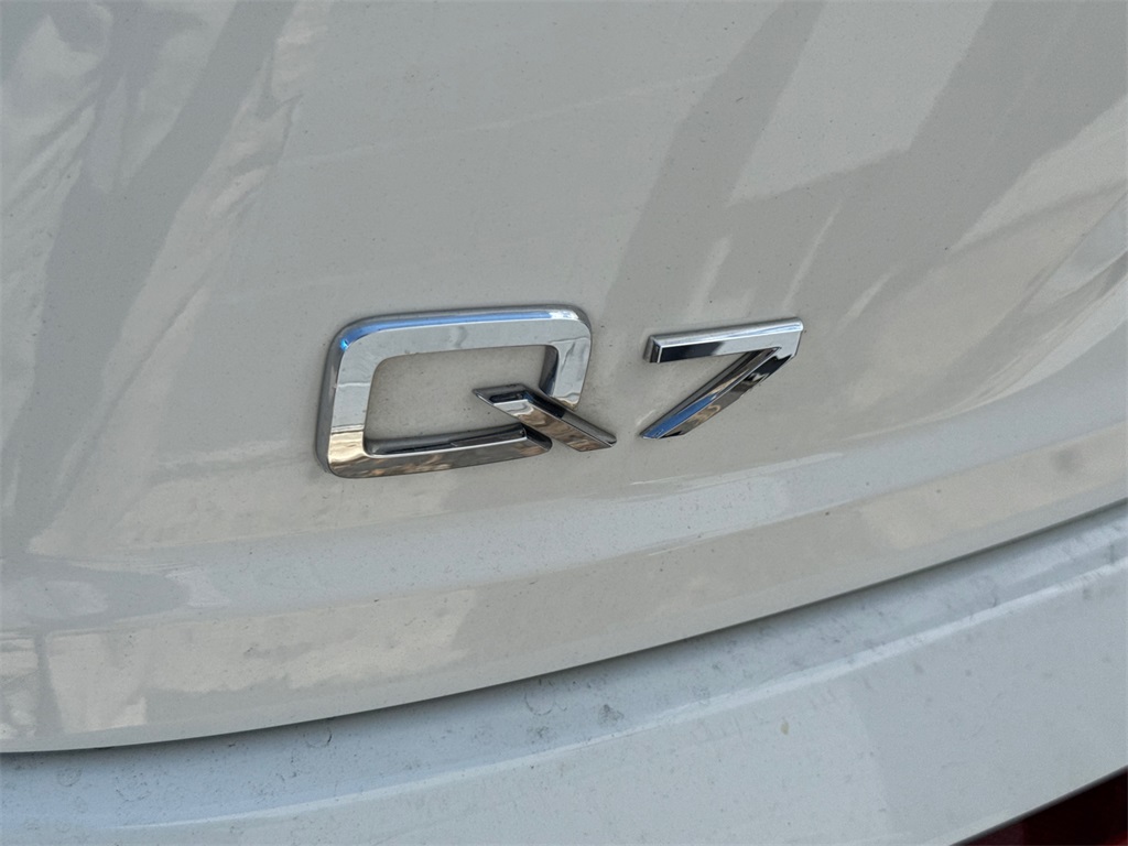 2017 Audi Q7 3.0T Prestige photo 2