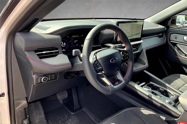 2025 Ford Explorer ST photo 6