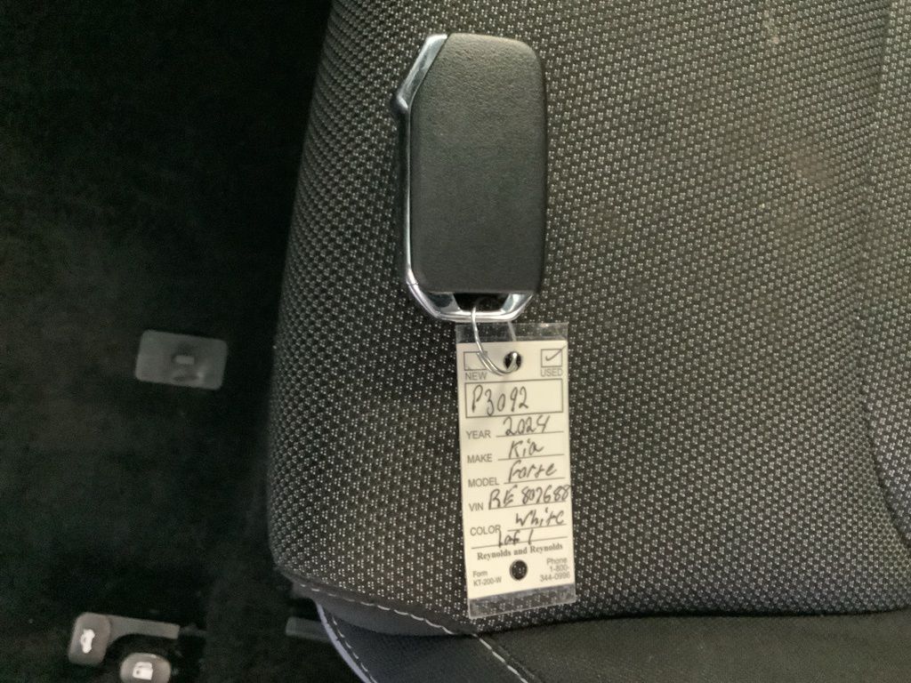 2024 Kia Forte LXS photo 29