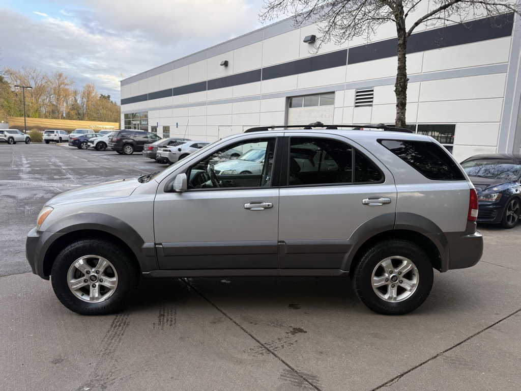 2005 Kia Sorento LX photo 2