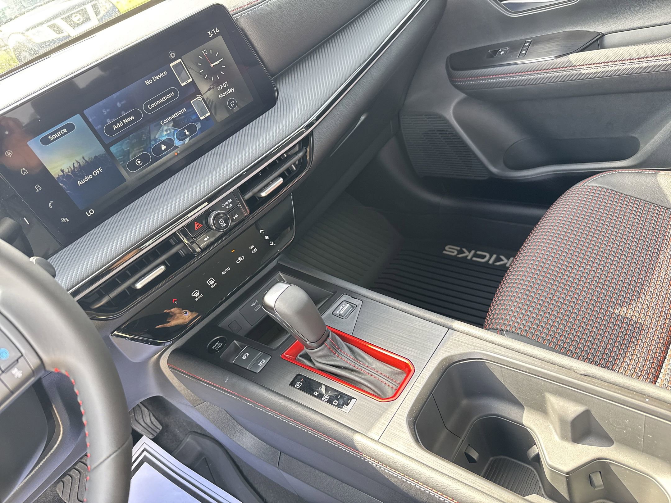 2025 Nissan Kicks SR photo 14