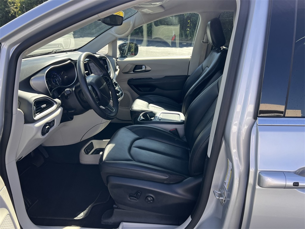 2024 Chrysler Pacifica Touring L photo 22