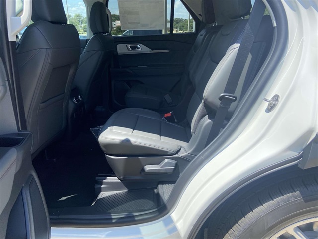2025 Ford Explorer photo 8