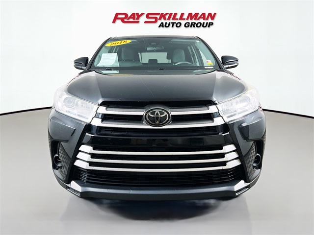 2018 Toyota Highlander LE photo 2