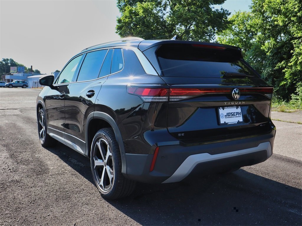 2025 Volkswagen Tiguan SE photo 2
