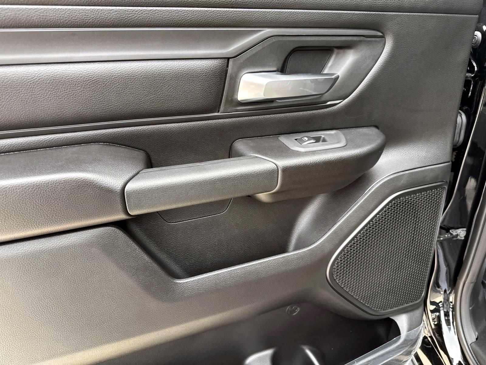 2025 Ram 1500 Tradesman photo 9